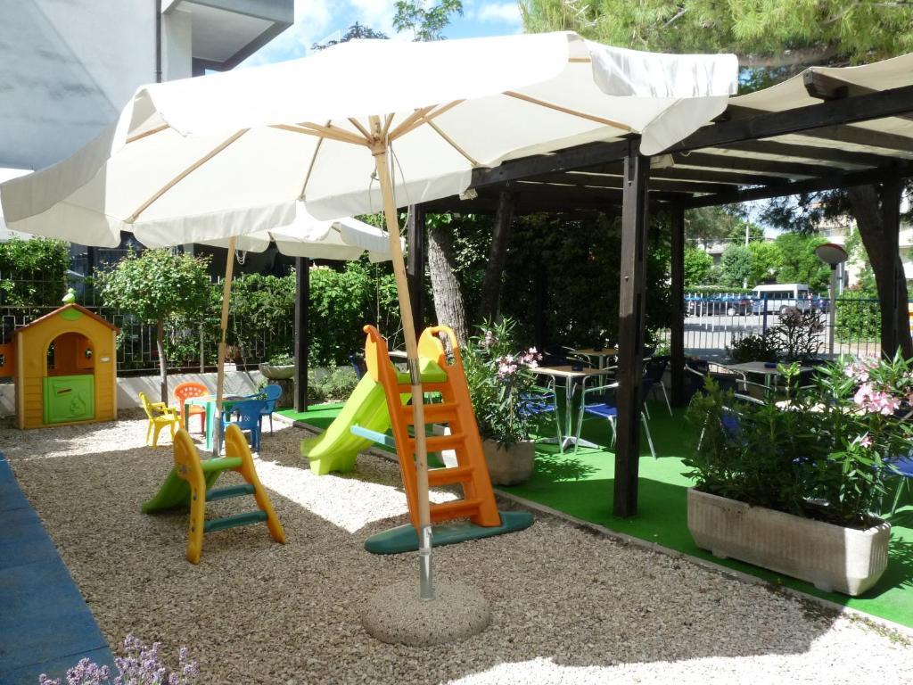Hotel Arlesiana Rimini Exterior foto